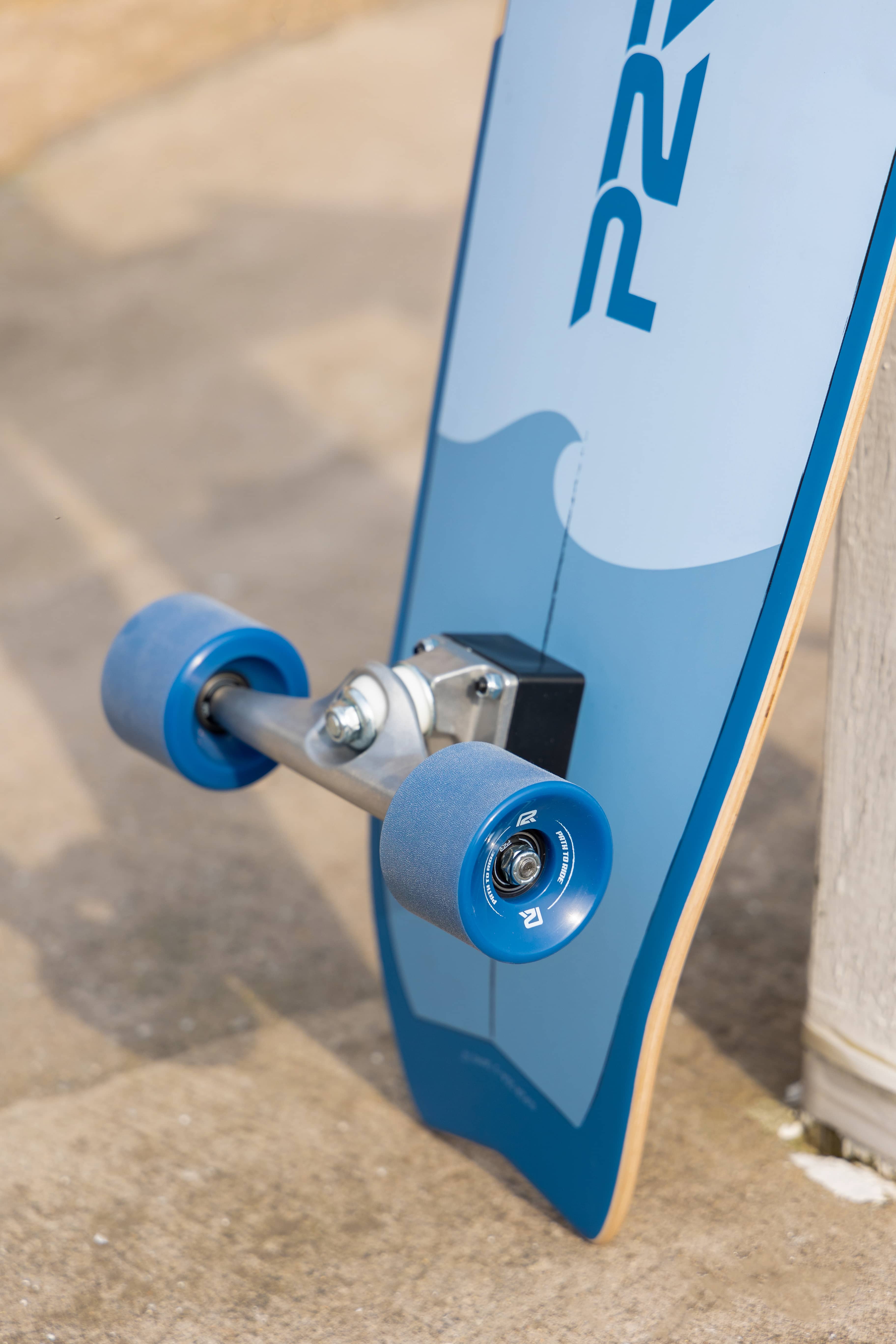 P2R SEA-5 Surf Skateboard with Carving Truck - Image 13