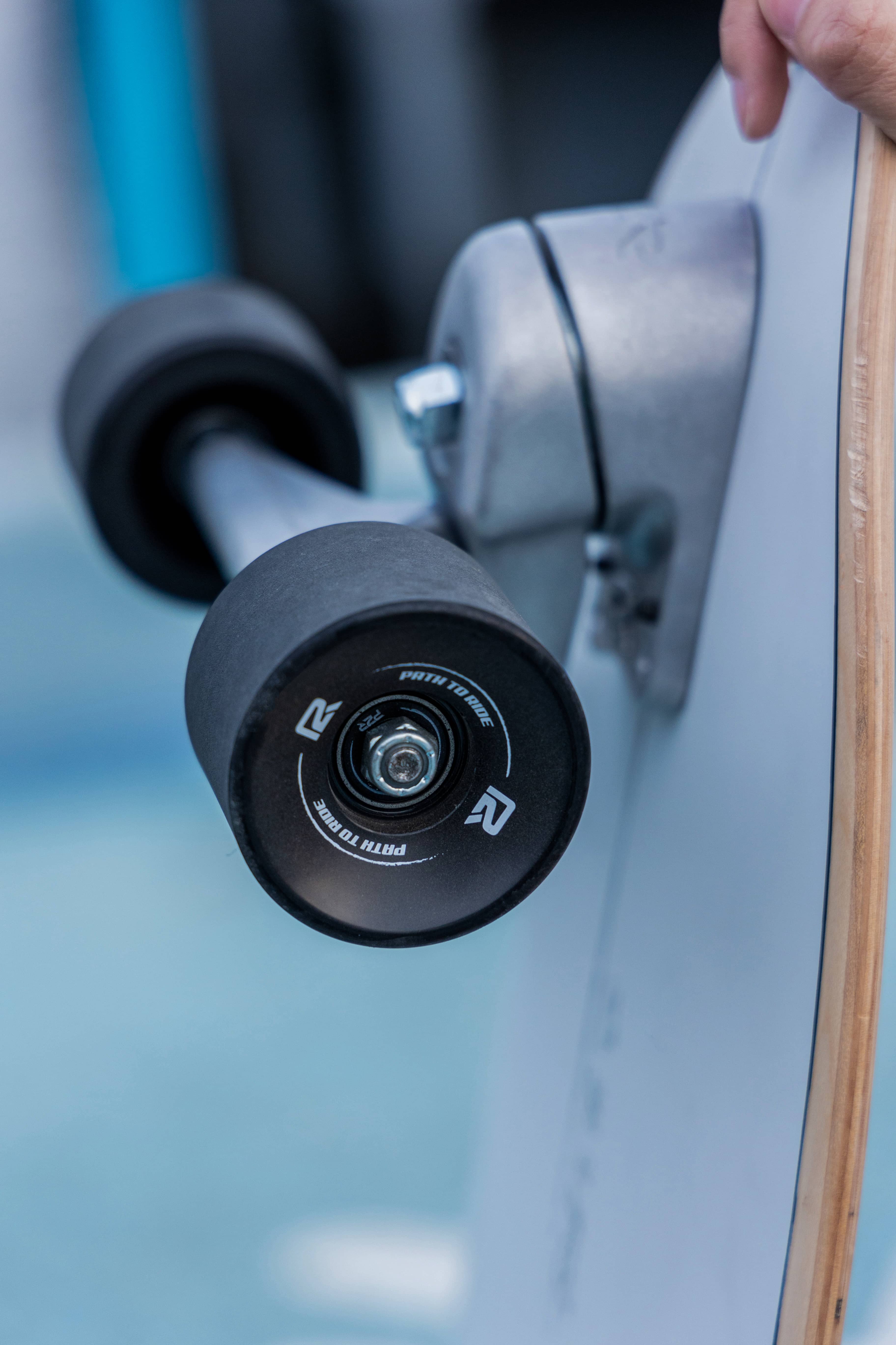P2R SEA-5 Surf Skateboard with Carving Truck - Image 22
